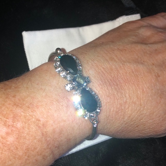 Marc Jacobs bow hinge cuff bracelet - Picture 2 of 6